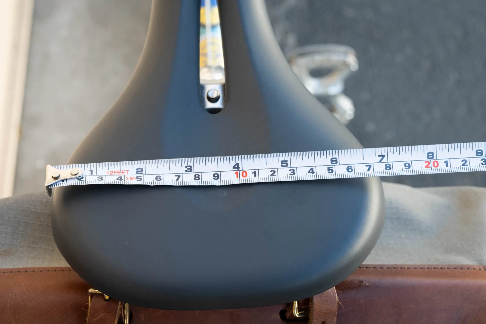 SADDLE 182.55 (Plastic, vegan, comfortable)